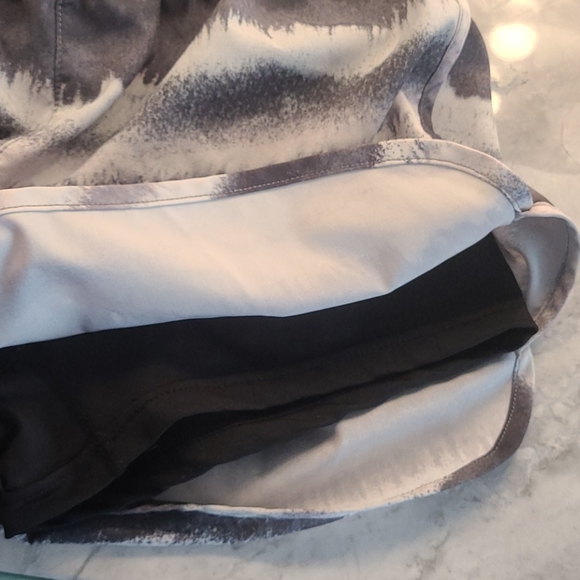 Marble running shorts with spandex - Picture 4 of 4